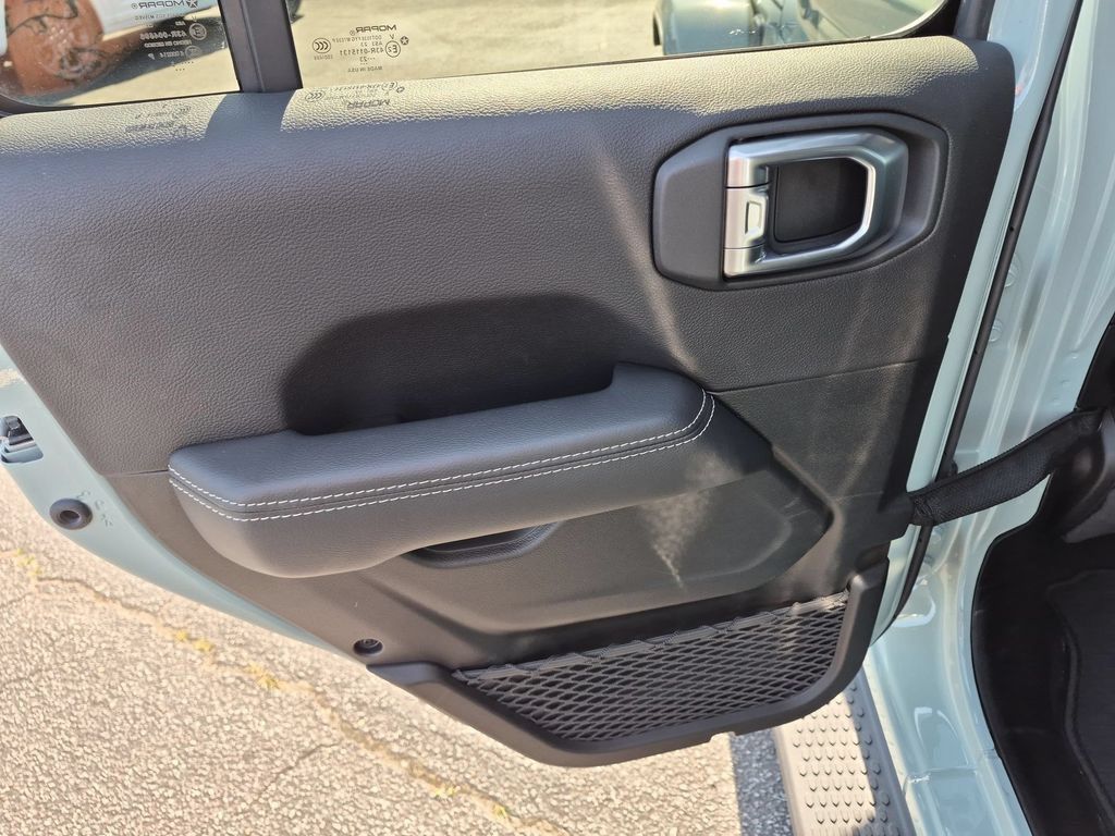 Used 2023 Jeep Wrangler Unlimited Sahara w/ Cold Weather Group AWD/4WD image 24
