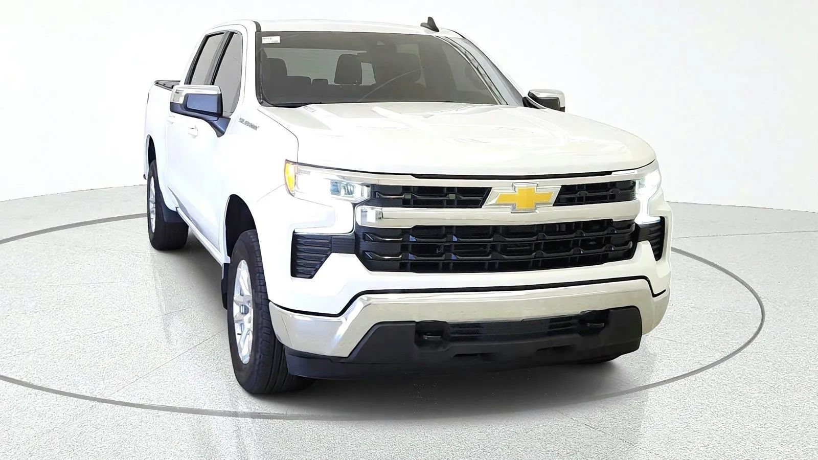 Used 2024 Chevrolet Silverado 1500 LT AWD/4WD image 2