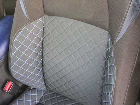 Used 2021 Toyota C-HR XLE image 23