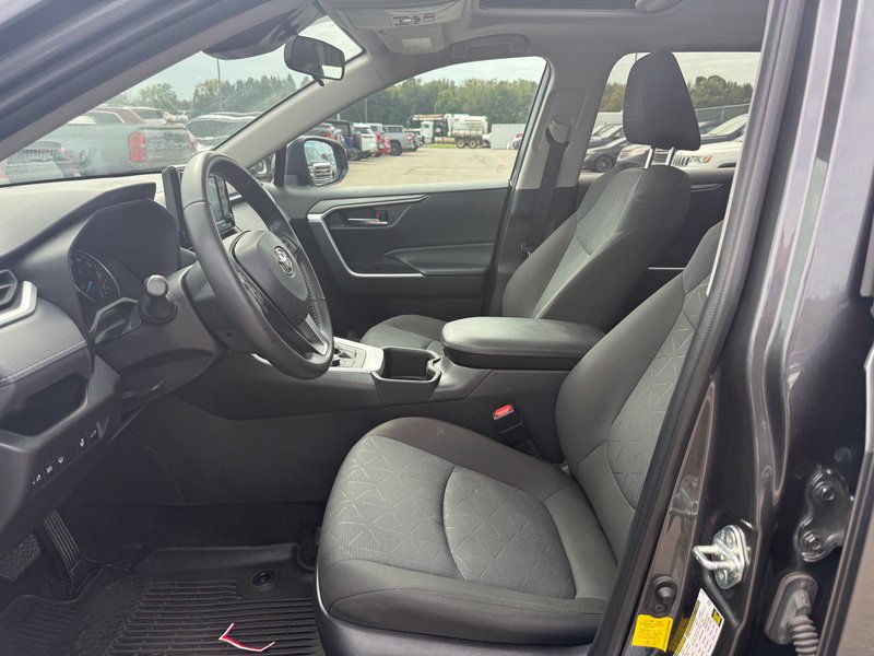 Used 2022 Toyota RAV4 XLE w/ Convenience Package AWD/4WD image 3