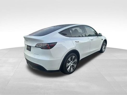 Used 2022 Tesla Model Y Long Range image 18