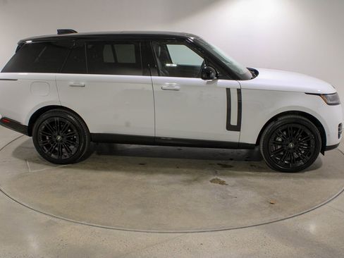 Used 2024 Land Rover Range Rover Long Wheelbase SE image 6