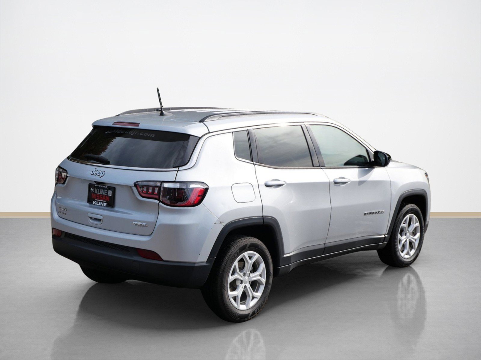 Used 2024 Jeep Compass Latitude AWD/4WD image 5