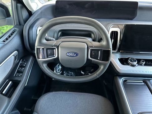 Certified 2025 Ford Expedition Active image 14