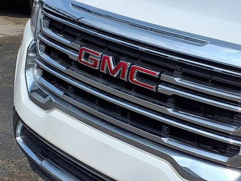 Used 2023 GMC Acadia SLE w/ Driver Convenience Package FWD image 13