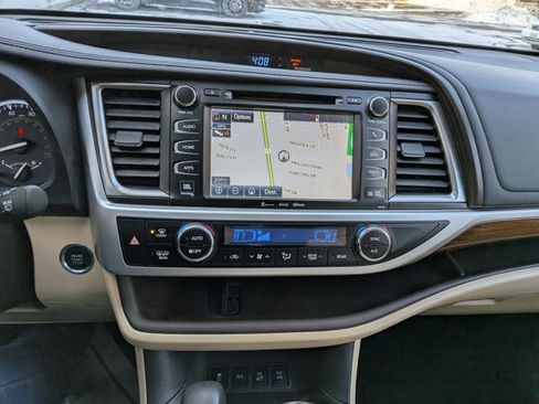 Certified 2019 Toyota Highlander Limited image 12