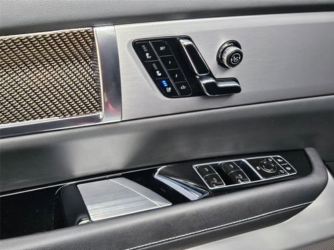New 2026 Cadillac Vistiq Luxury w/ LPO, Floor Liner Package AWD/4WD image 24