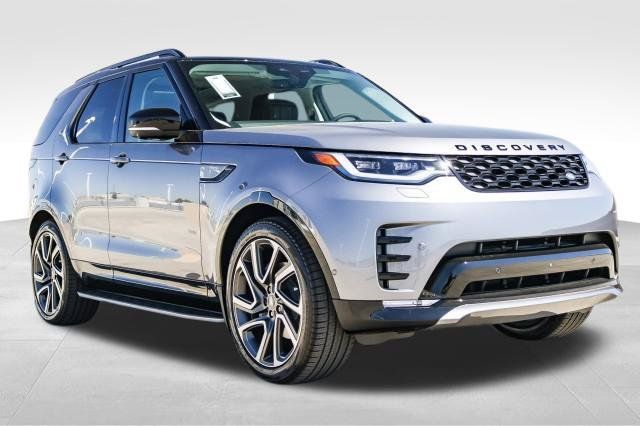 Used 2025 Land Rover Discovery Dynamic SE AWD/4WD image 3