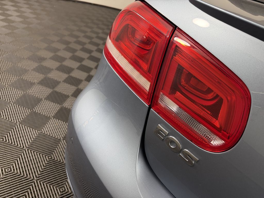 Used 2012 Volkswagen Eos Lux FWD image 14