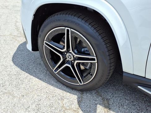 New 2026 Mercedes-Benz GLS 450 4MATIC image 9