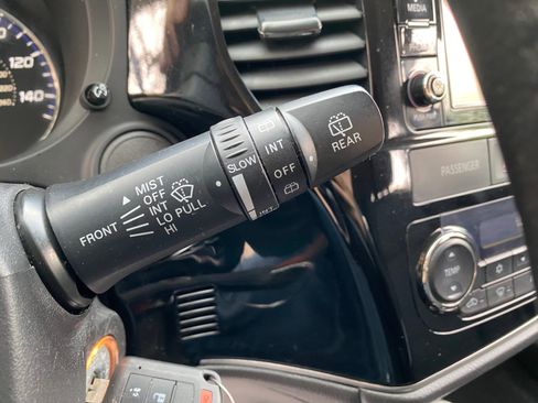 Used 2017 Mitsubishi Outlander ES image 69