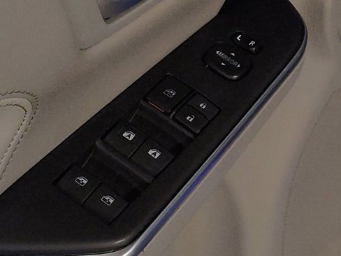 Used 2015 Toyota Camry XLE image 27