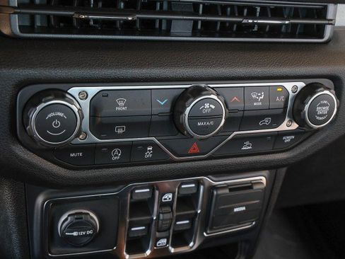 New 2026 Jeep Gladiator Sport image 18