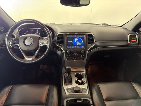 Used 2018 Jeep Grand Cherokee Limited image 28