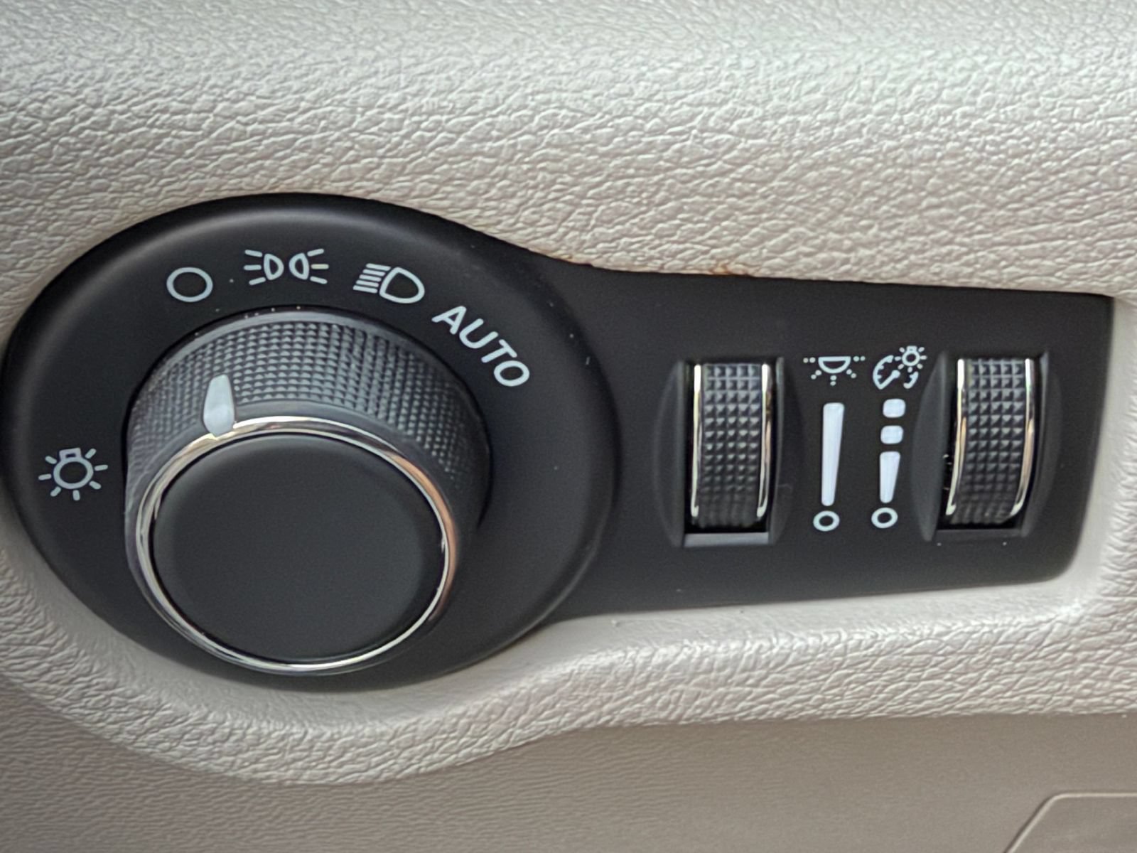 Used 2024 Chrysler Voyager LX FWD image 36