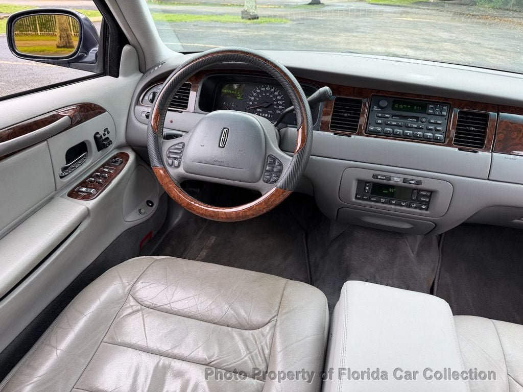 Used 1999 Lincoln Town Car Signature RWD image 33