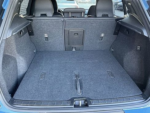 Certified 2025 Volvo XC40 B5 Plus image 19