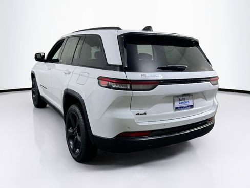 Used 2023 Jeep Grand Cherokee Altitude image 7