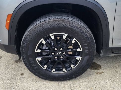 Used 2025 Chevrolet Traverse Z71 w/ LPO, Floor Liner Package AWD/4WD image 9
