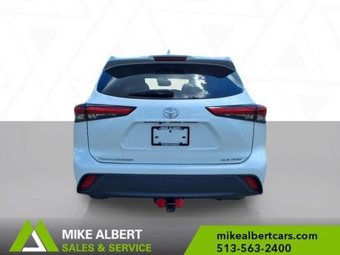 Used 2022 Toyota Highlander XLE AWD/4WD image 6