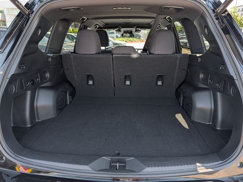 Certified 2025 Subaru Forester Premium AWD/4WD image 18
