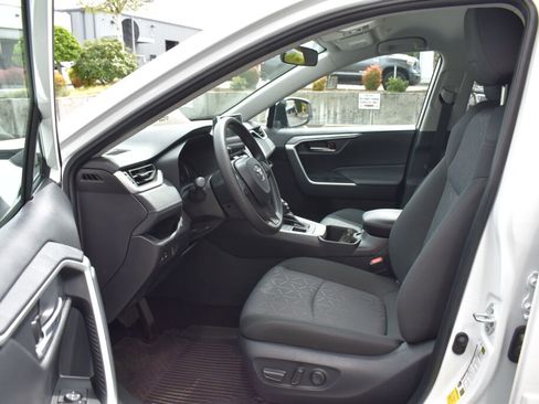 Certified 2025 Toyota RAV4 XLE image 18