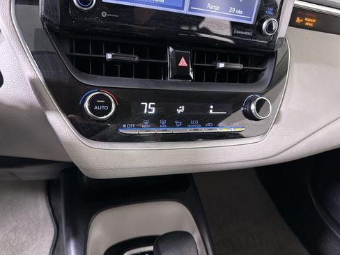 Used 2022 Toyota Corolla LE image 53