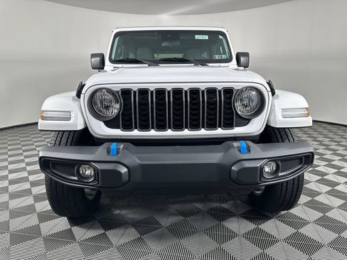 Certified 2024 Jeep Wrangler Unlimited w/ Convenience Group AWD/4WD image 22