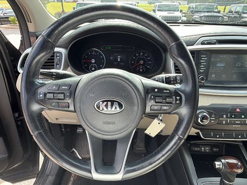 Used 2017 Kia Sorento FWD image 25