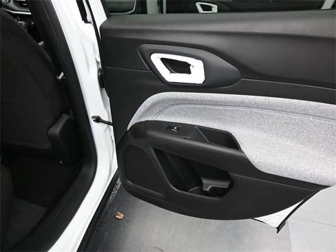 Used 2025 Jeep Compass Sport image 14