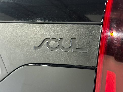 Used 2022 Kia Soul LX w/ Technology Package FWD image 31
