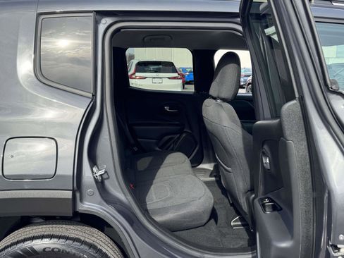 Used 2022 Jeep Renegade Latitude image 16