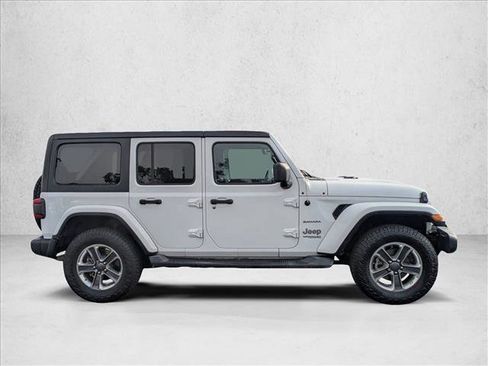Used 2018 Jeep Wrangler Unlimited Sahara image 4