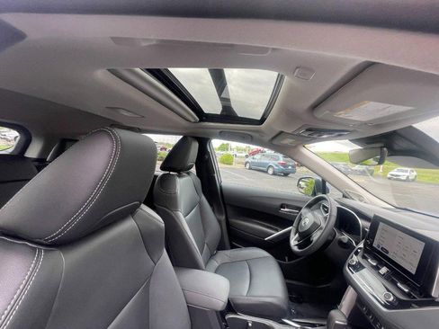 Used 2023 Toyota Corolla Cross XLE w/ Convenience Package AWD/4WD image 11