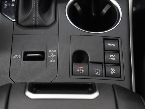 Used 2025 Toyota Highlander XLE image 22