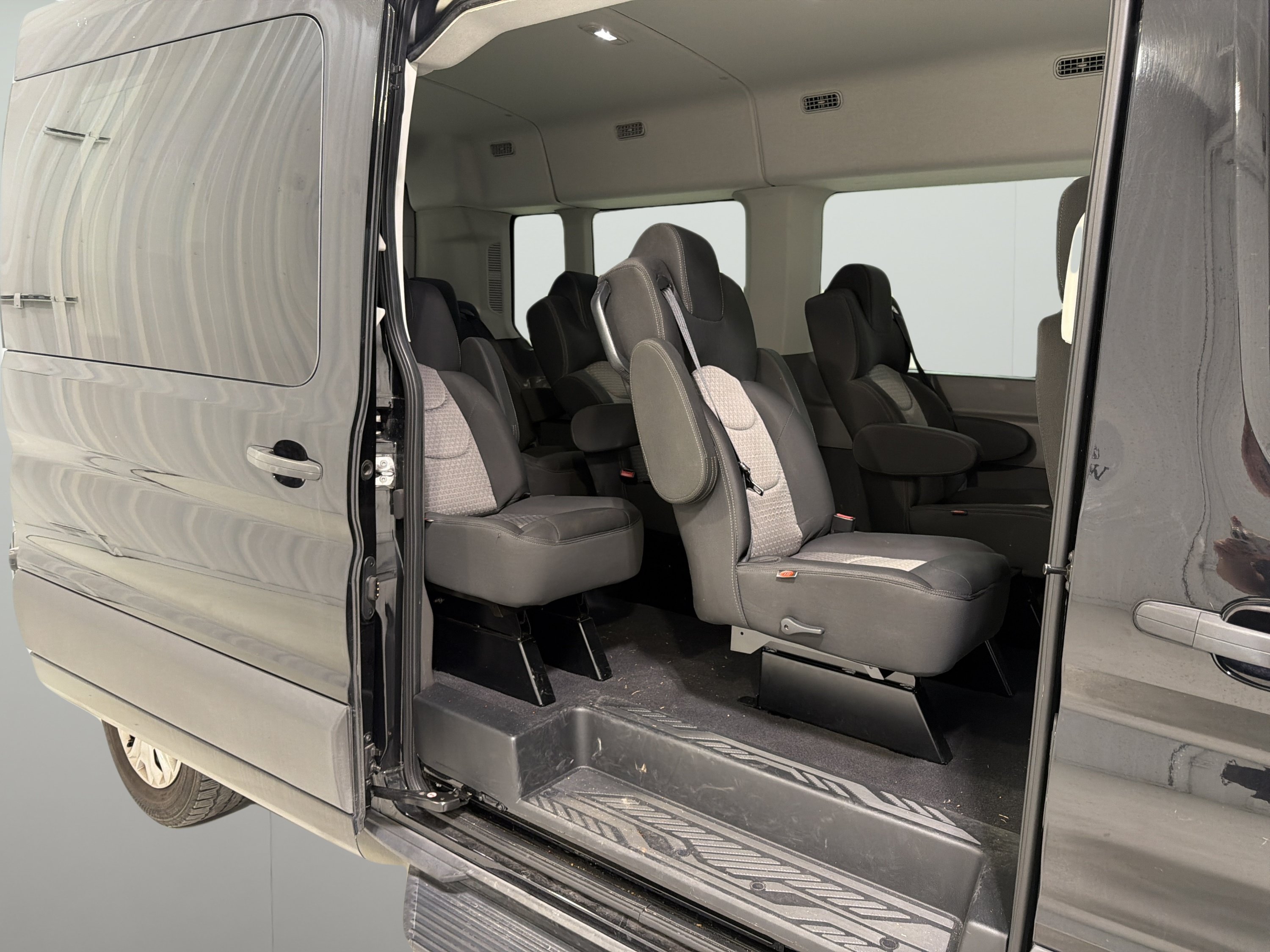Used 2024 Ford Transit 350 XLT RWD image 8