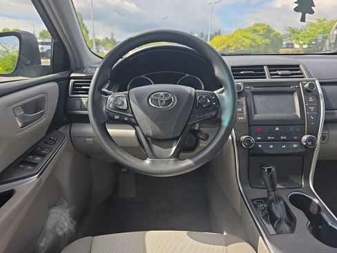 Used 2016 Toyota Camry LE FWD image 7