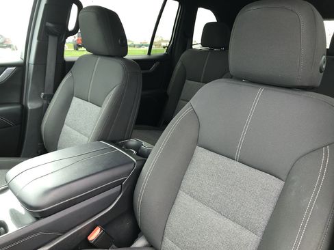 Used 2025 GMC Acadia Elevation image 15