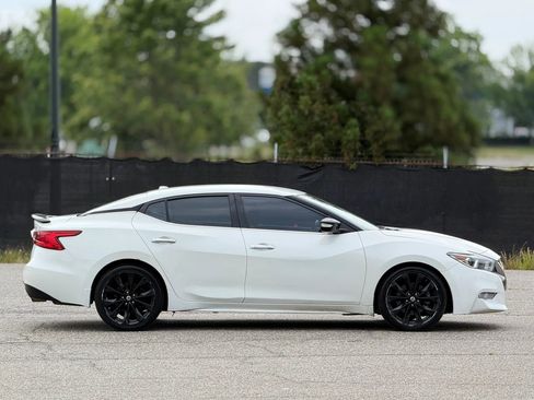 Used 2016 Nissan Maxima SR w/ Midnight Edition FWD image 7