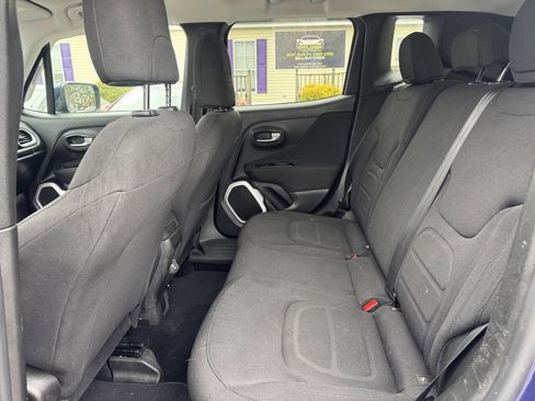 Used 2018 Jeep Renegade Latitude image 11