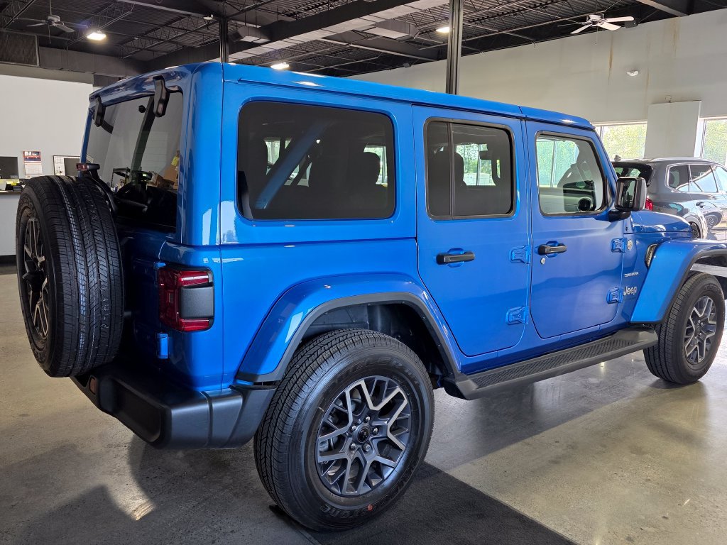 Used 2024 Jeep Wrangler Unlimited Sahara w/ Technology Group AWD/4WD image 4