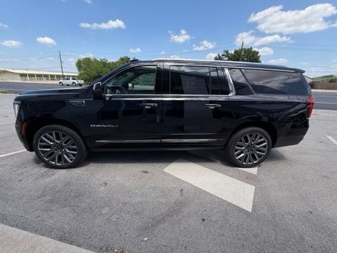 New 2026 GMC Yukon XL Denali Ultimate w/ LPO, Floor Liner Package AWD/4WD image 31