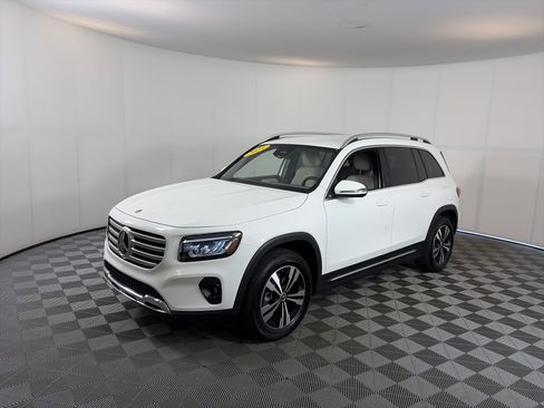 Certified 2025 Mercedes-Benz GLB 250 4MATIC image 2