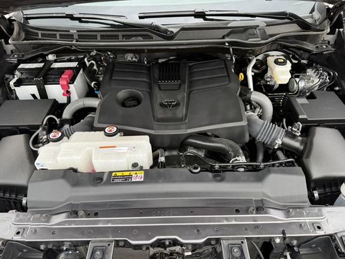 Used 2025 Toyota Tundra Platinum AWD/4WD image 32