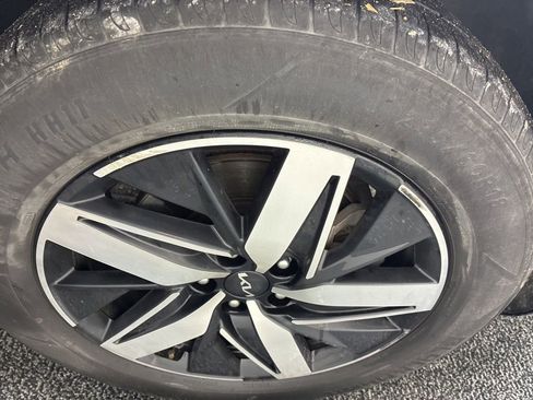 Used 2022 Kia Sorento EX image 27