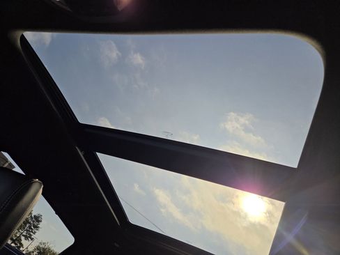 New 2026 Chrysler Pacifica Limited w/ Uconnect Theater Family Group image 11