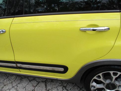 Used 2017 FIAT 500L Trekking w/ Premium Package FWD image 15