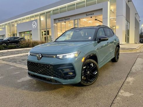 New 2026 Volkswagen Tiguan SE R-Line FWD image 1