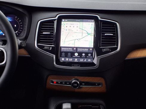 Certified 2023 Volvo XC90 B5 Plus w/ Protection Package AWD/4WD image 16