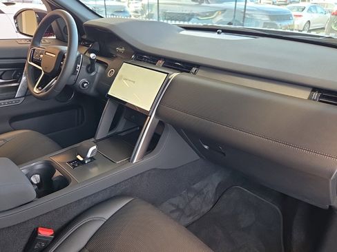 New 2025 Land Rover Discovery Sport Dynamic SE image 19
